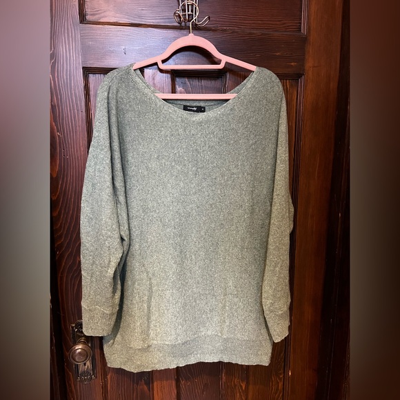 3x cozy green sweater- rarely worn - Picture 2 of 2